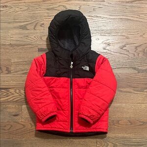 The North Face reversible boys coat size 5 GUC